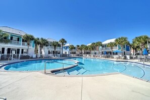 Pool - Escape to our charming 2 bedroom bungalow just off 30A (Santa Rosa Beach)