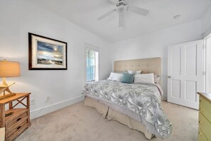 2 bedrooms, WiFi, bed sheets - Escape to our charming 2 bedroom bungalow just off 30A (Santa Rosa Beach)