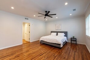 6 quartos, ferros/tábuas de passar roupa, Wi-Fi, roupa de cama