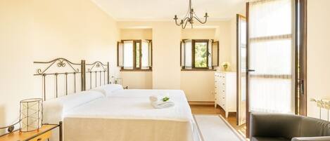 3 chambres, fer et planche Ă repasser, Wi-Fi, draps fournis