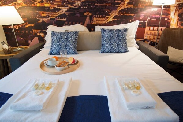 Iron/ironing board, travel crib, WiFi