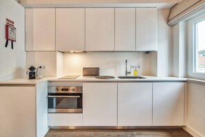 Stovetop, coffee/tea maker, toaster