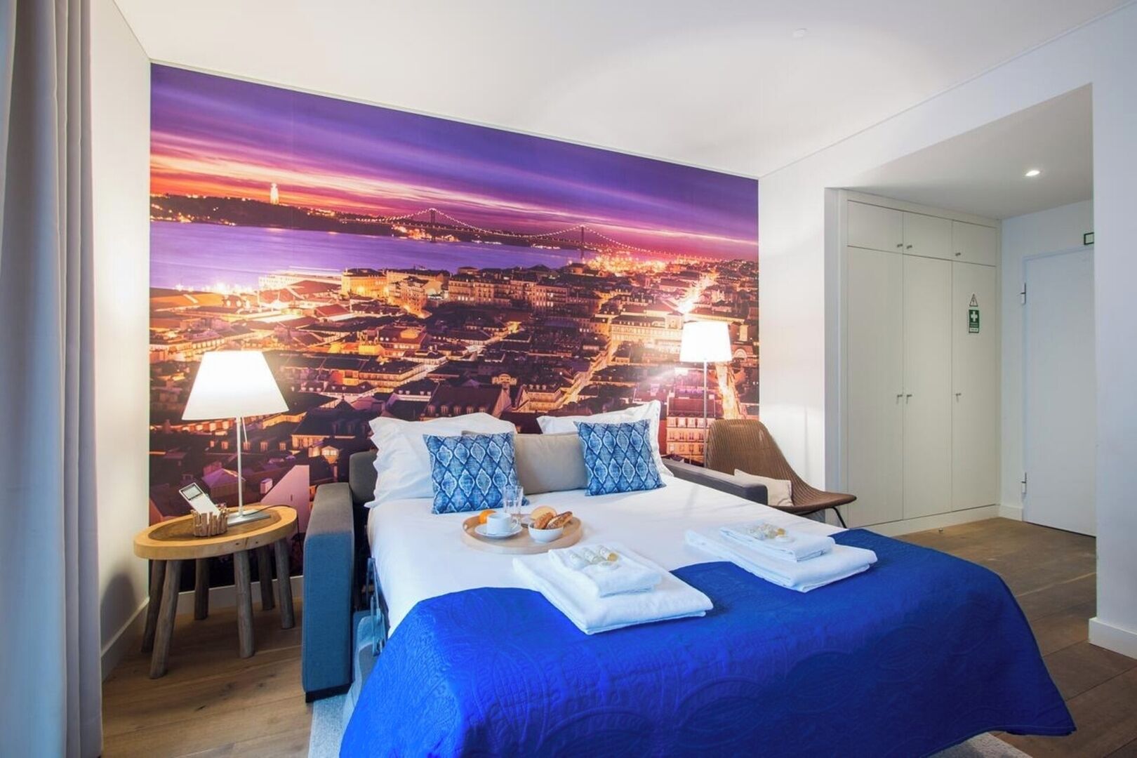 Bügeleisen/Bügelbrett, Reisekinderbett, WLAN