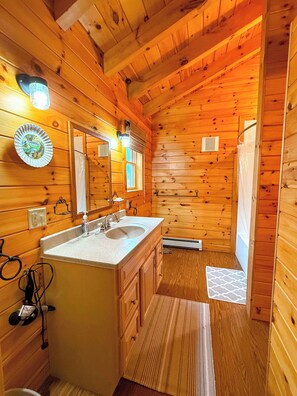 Hair dryer, towels - 9N Mountainside Cabin in Franconia Heights, Dog Friendly, Stunning Views! (Franconia)