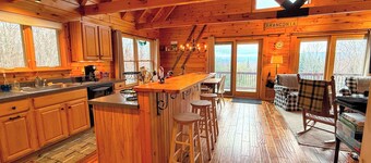 9N Mountainside Cabin in Franconia Heights, Dog Friendly, Stunning Views!