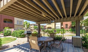 Outdoor dining - Resort Villa - gym, spa by Airport, Arcadia, Tempe, Scottsdale (Phoenix)