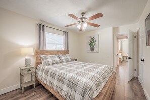 3 bedrooms, iron/ironing board, WiFi, bed sheets