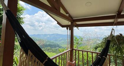 Enchanting 5-bedroom cottage with WiFi in San José