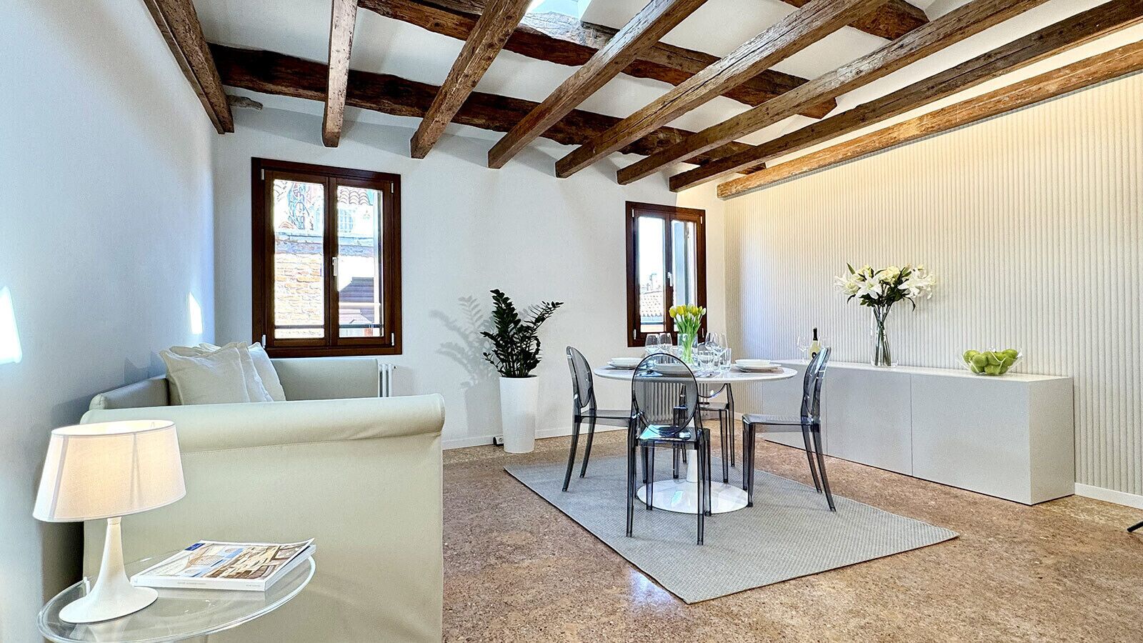 المنشأة من الداخل