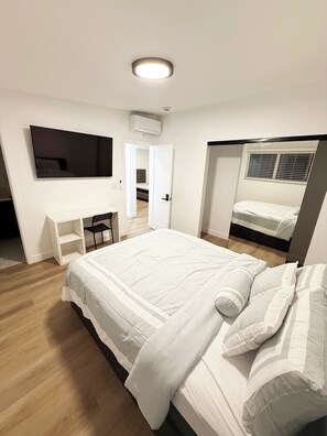 3 bedrooms, iron/ironing board, WiFi, bed sheets - 3-bedroom house in charming North Clairemont San Diego. Enjoy your stay (San Diego)