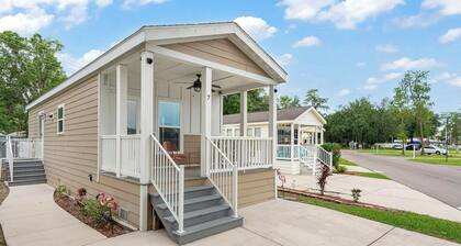 Cozy Tiny Home Getaway Minutes from Disney