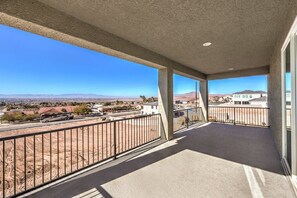 Property grounds - 3-bedroom - Sleeps 9 - Full Strip Views - Private Home (Henderson)