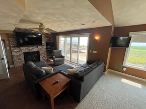 Smart TV, fireplace, video games