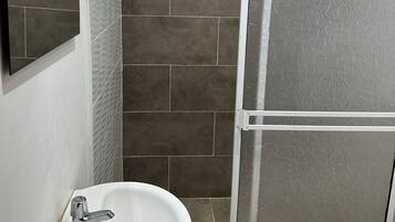 Asciugamani, sapone, carta igienica