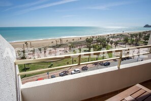 Property grounds - Apartment view on the beach , with a private garage, 1 bedroom,pool and lift, Wifi. (Peníscola/Peñíscola)
