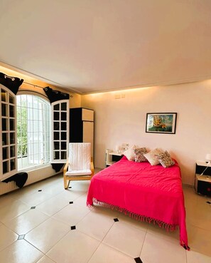 4 Schlafzimmer, Bügeleisen/Bügelbrett