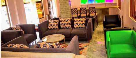 Deluxe Double Room | Living area