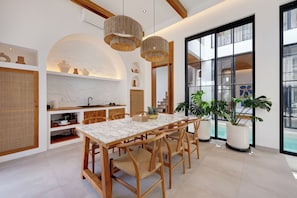 Villa, 2 chambres, piscine privée | Cuisine privée | Plaque de cuisson, cuiseur de riz, chaise haute