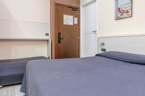 A hotel room with two beds, a wooden door with a notice, a white wall, and a painting of a beach scene. - Hotel 3comfort and Serenity Heart of Ventimiglia (Ventimiglia)