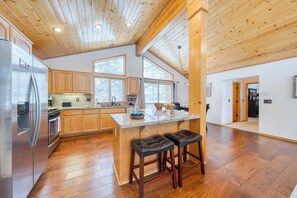 House (3 Bedrooms) | Interior