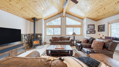 Oslo Haus by Avantstay Cabin Retreat Near Northstar + Downtown Truckee