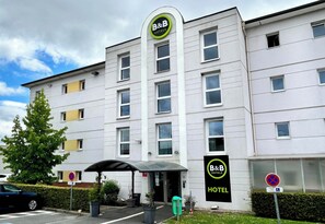Front of property - B&B HOTEL Lisieux Parc des Expositions (Lisieux)