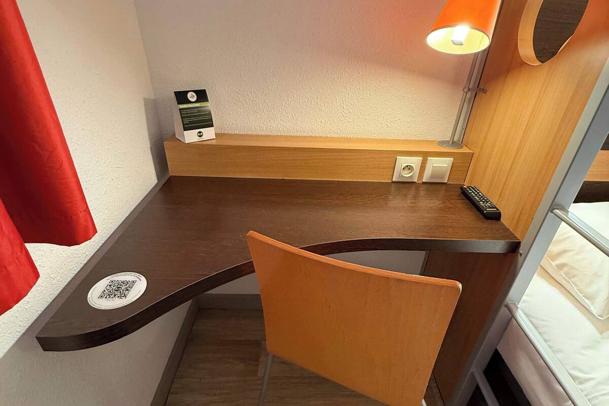 โต๊ะทำงาน, Wi-Fi ฟรี, ผ้าปูที่นอน