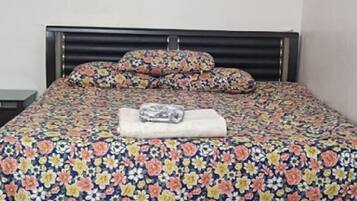 4 quartos, ferros/tábuas de passar roupa, roupa de cama