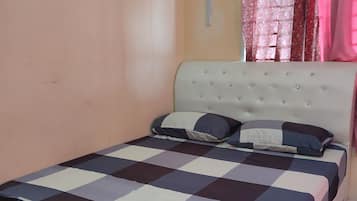 4 habitaciones, tabla de planchar con plancha y ropa de cama