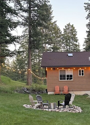 Charming  studio guesthouse in delightful Bigfork with AC, WiFi