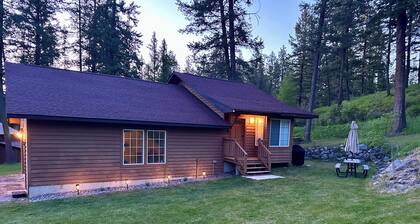 Charming studio guesthouse in delightful Bigfork with AC, WiFi