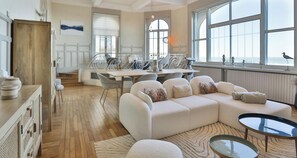 TV - La Villa Dilecta - Vue mer, luxe & sérénité (Les Sables-d´Olonne)