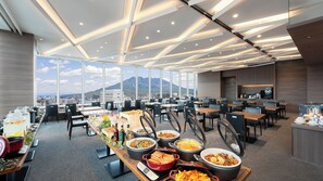 Frokostbuffé hver dag (JPY 2500 per person)