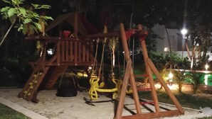 Unclassified image, 4 of 15, button - House with pool in Cancun. (Cancún)