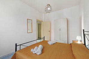 3 bedrooms, bed sheets