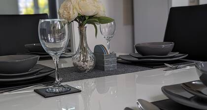 Modern House - 4 Bedrooms - FamilyFriendly