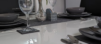 Modern House - 4 Bedrooms - FamilyFriendly