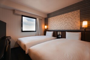 Premium bedding, down comforters, desk, free WiFi