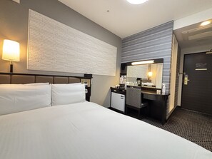 Luxe beddengoed, donsdekens, een bureau, gratis wifi