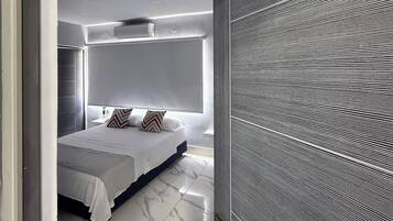 7 bedrooms, WiFi, bed sheets