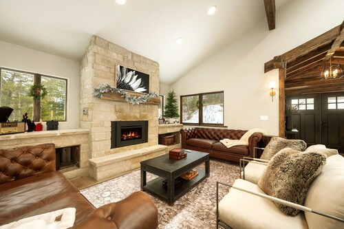 Brooky Bear Lodge: Hot Tub + Game & Movie Rooms