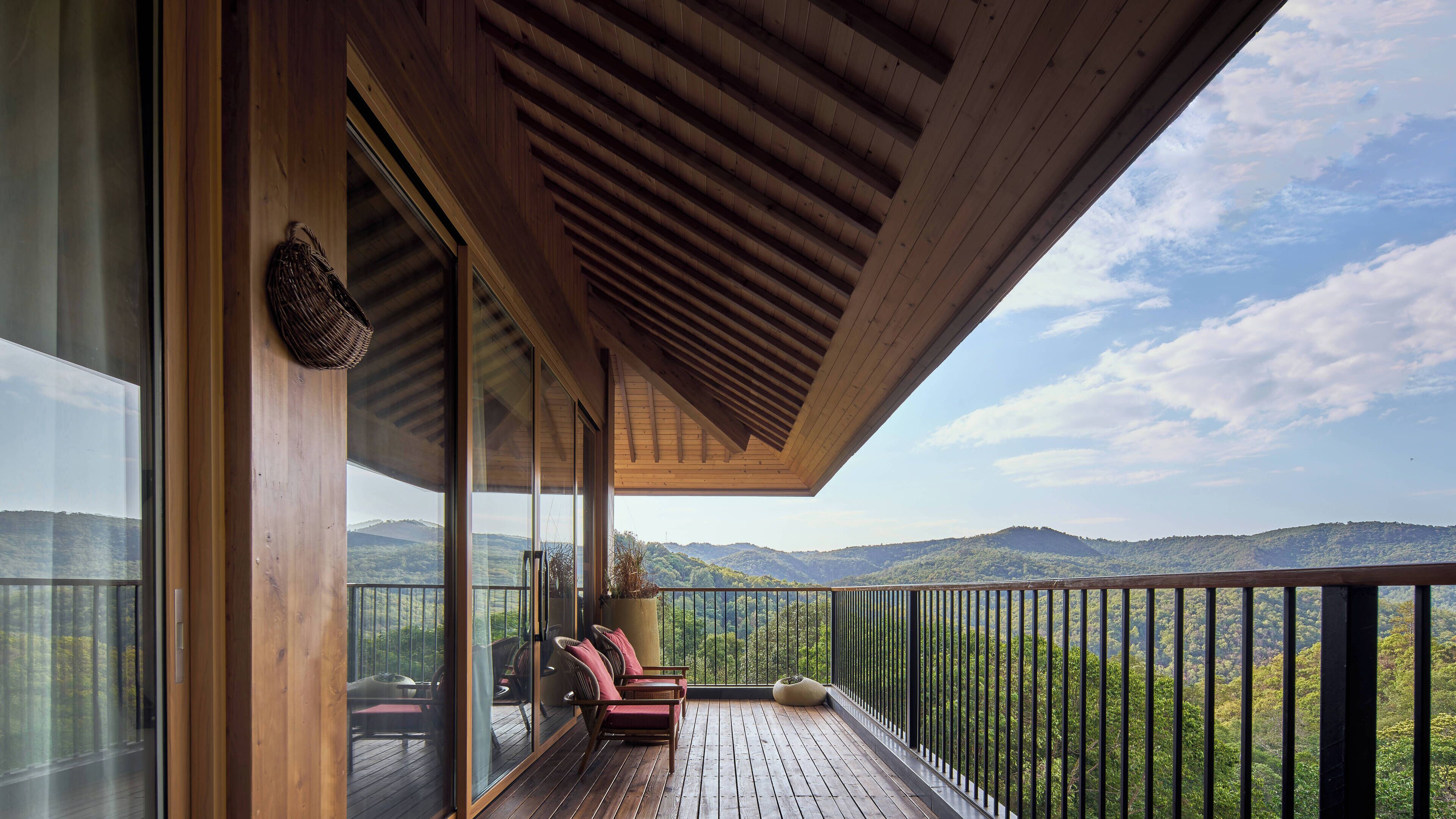 Superior Suite, Hill View | Blackout curtains, free WiFi