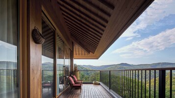 Superior-svíta - útsýni yfir hæð | Myrkratjöld/-gardínur, ókeypis þráðlaus nettenging