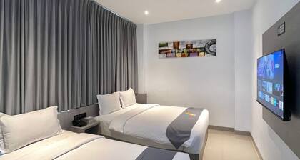 The Quadrant Hotel KNO
