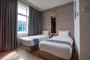 Desk, laptop workspace, free WiFi