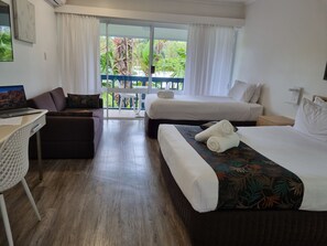 Tomannsrom – premium, terrasse | Blendingsgardiner, strykejern/-brett, wi-fi (inkludert) og sengetøy