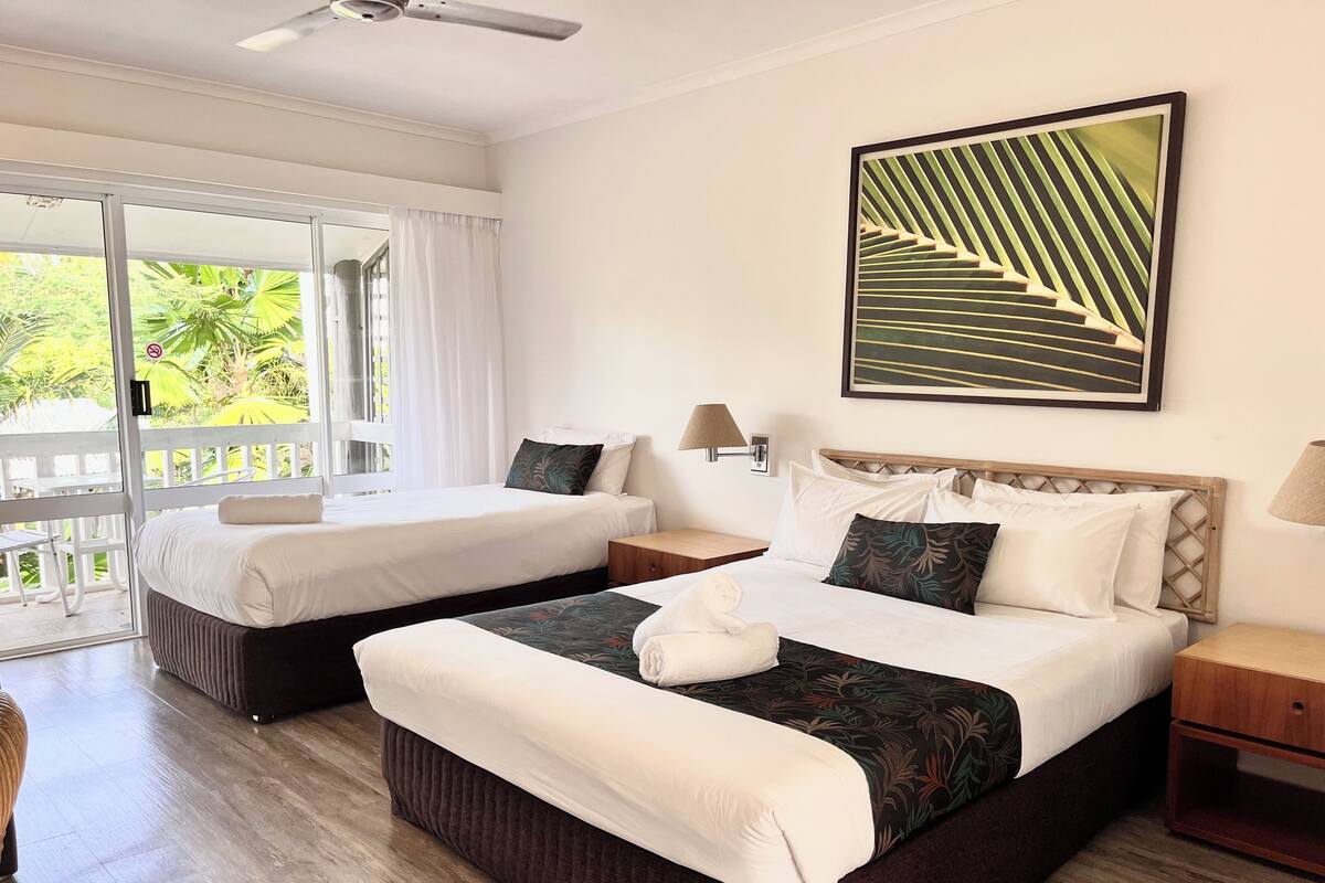 Rideaux occultants, fer et planche à repasser, Wi-Fi gratuit