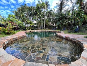 Outdoor pool - Mission Beach Lodge (Mission Beach)