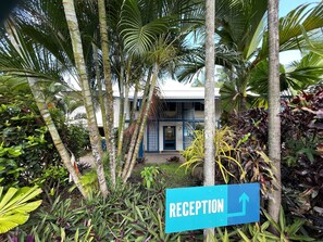 Front of property - Mission Beach Lodge (Mission Beach)