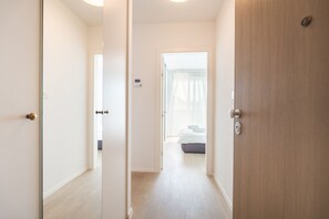 1 habitación, tabla de planchar con plancha, wifi gratis y ropa de cama